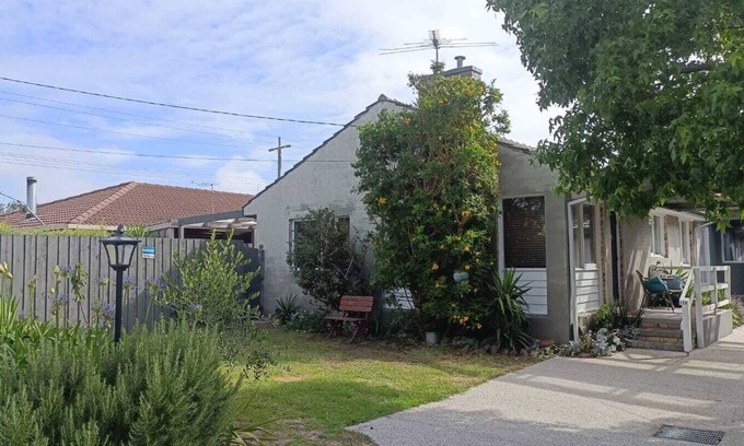Capel Sound House | 2 Bedroom 650m Walk to the front beach