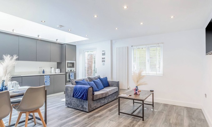Kilburn Cottage | 2 bedroom accommodation in All Greater London