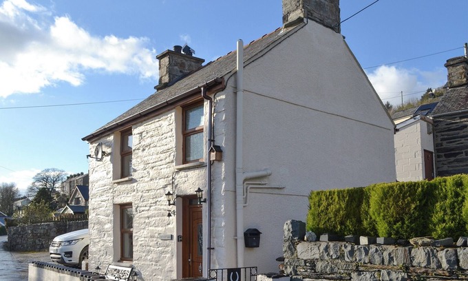 Penrhyndeudraeth Cottage | 2 bedroom accommodation in Penrhyndeudraeth, near Porthmadog
