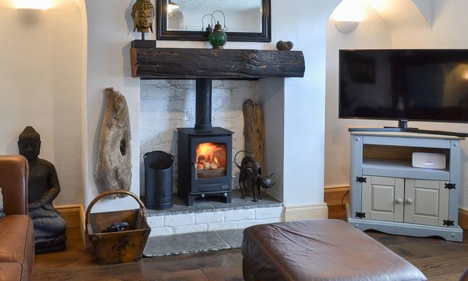 Skinningrove House | 2 bedroom accommodation in Skinningrove, near Saltburn-by-the-Sea