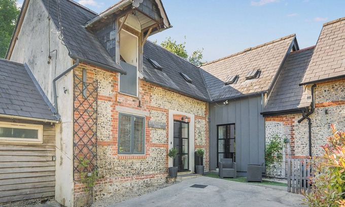 Blandford Forum Cottage | 2 bedroom accommodation in Milton Abbas, near Blandford Forum