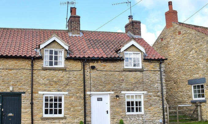 Potter Brompton Cottage | 2 bedroom accommodation in Brompton By Sawdon, near Scarborough