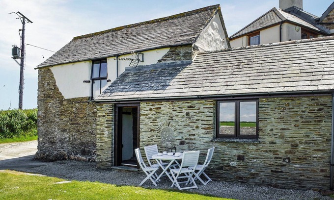 Winnard's Perch Cottage | 2 bedroom accommodation in St Eval, near Wadebridge