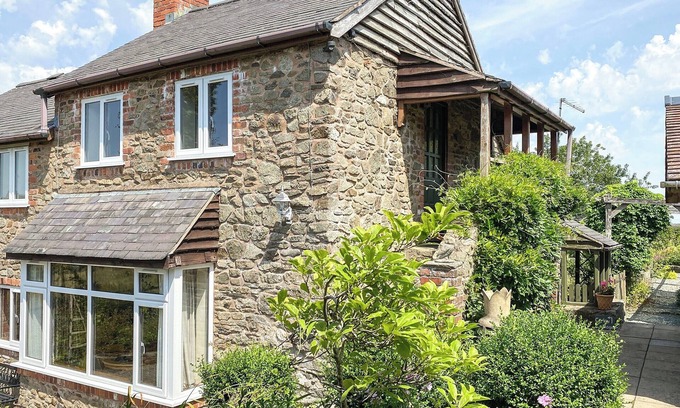 Bromlow Cottage | 2 bedroom accommodation in Bishops Castle