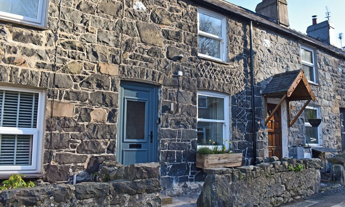 Llanfairfechan Cottage | 2 bedroom accommodation in Llanfairfechan, near Conwy