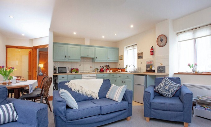 Clyst St Mary Cottage | 2 bedroom accommodation in Clyst Honiton, near Exeter