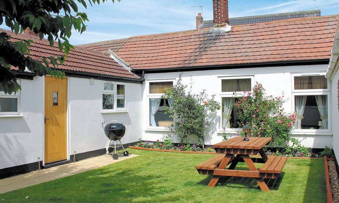 Winterton-on-Sea Cottage | 2 bedroom accommodation in Winterton-on-Sea, near Great Yarmouth
