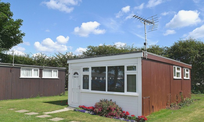 Great Yarmouth Cottage | 2 bedroom accommodation in Scratby, near Hemsby