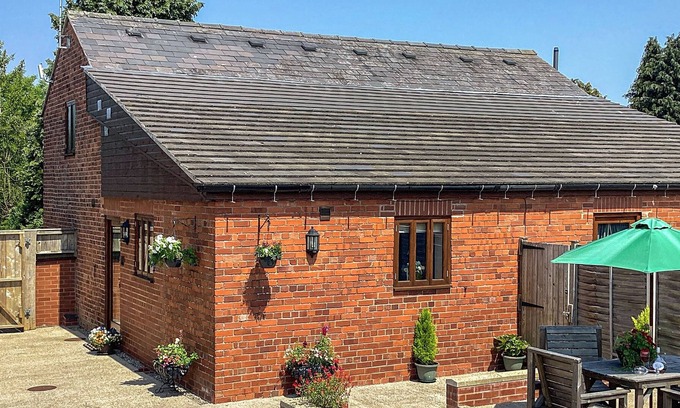 Overton-on-dee Cottage | 2 bedroom accommodation in Dudleston, near Ellesmere