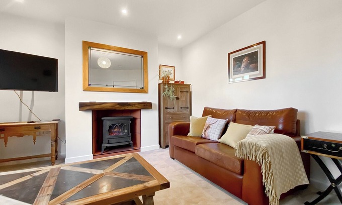 Broad Hinton Cottage | 2 bedroom accommodation in Winterbourne Monkton, Nr Marlborough