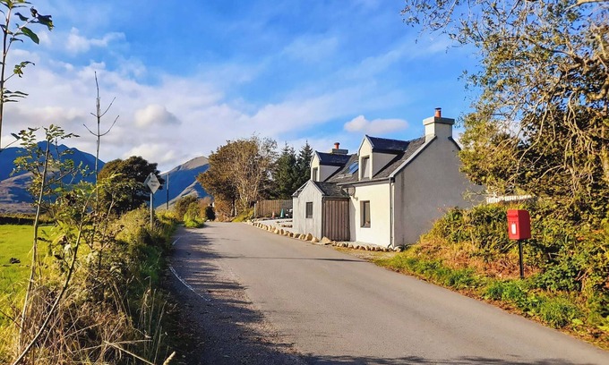 Torrin Cottage | 2 bedroom accommodation in Torrin, Isle of Skye