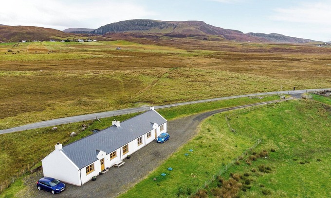 Bornesketaig Cottage | 2 bedroom accommodation in Hungladder, near Uig