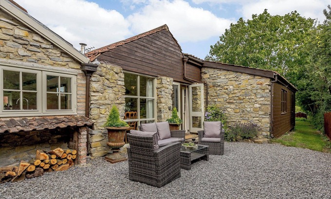 Meare Cottage | 2 bedroom accommodation in Meare, near Glastonbury