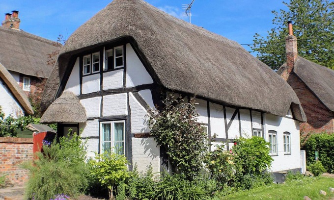 Marlborough Cottage | 2 bedroom accommodation in Wootton Rivers, near Marlborough