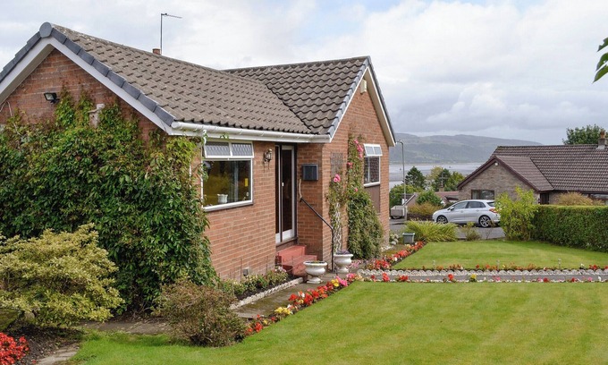 Port Glasgow Cottage | 2 bedroom accommodation in Langbank, near Port Glasgow
