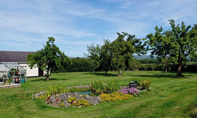 Saint Asaph Cottage | 2 bedroom accommodation in Cefn, near St Asaph