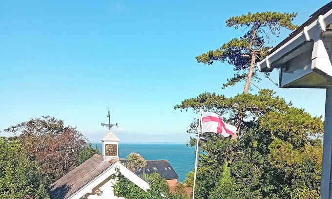 Totland Bay Cottage | 2 bedroom accommodation in Totland Bay