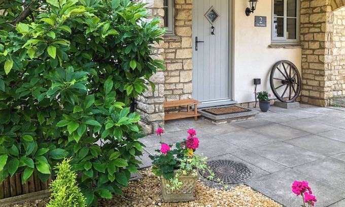 Cheltenham Cottage | 2 bedroom accommodation in Cheltenham