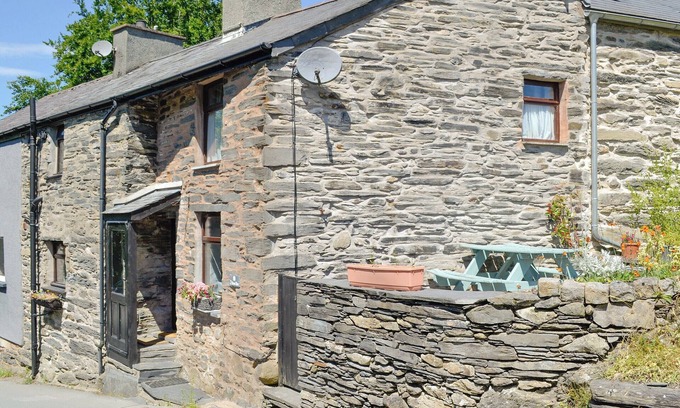 Dolwyddelan Cottage | 2 bedroom accommodation in Dolwyddelan, near Betws-y-Coed