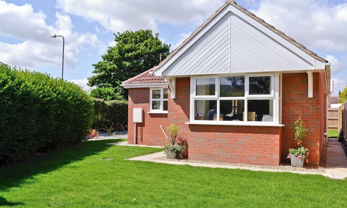 Sandilands Cottage | 2 bedroom accommodation in Sutton-on-Sea, near Mablethorpe