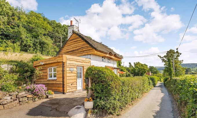Pontesbury Cottage | 2 bedroom accommodation in Pontsford, near Shrewsbury