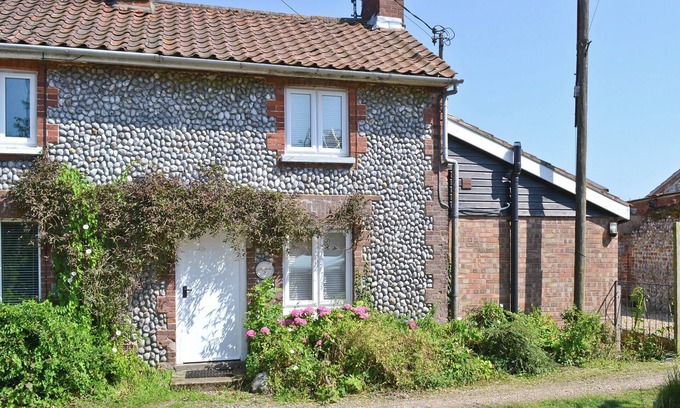 Aldborough Cottage | 2 bedroom accommodation in East Beckham, near Sheringham