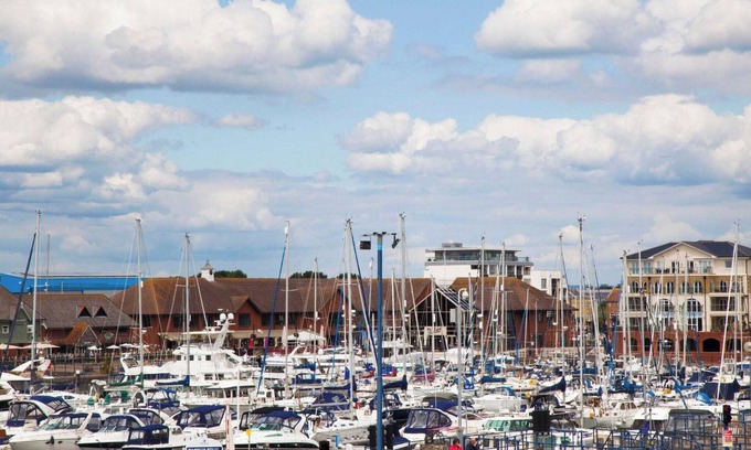 Eastbourne Cottage | 2 bedroom accommodation in Sovereign Harbour, near Eastbourne