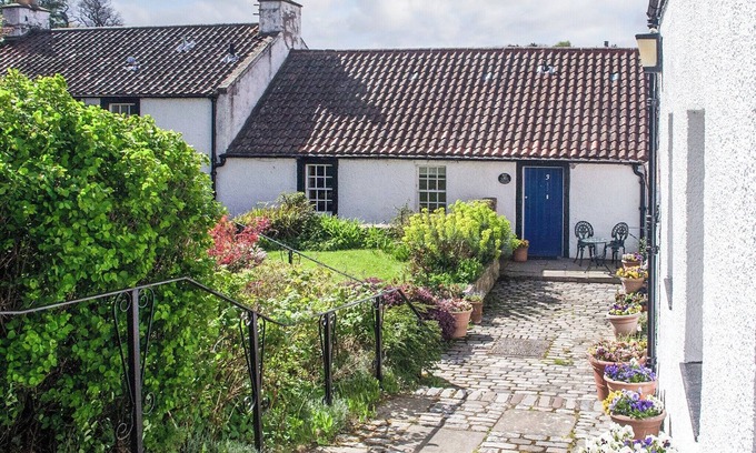 Cramond Cottage | 2 bedroom accommodation in Cramond, Edinburgh