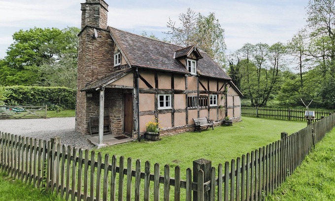 Leominster Cottage | 2 bedroom accommodation in Stoke Prior, near Leominster