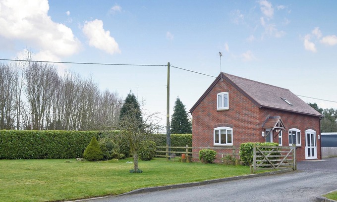 Leominster Cottage | 2 bedroom accommodation in Kingsland, near Leominster