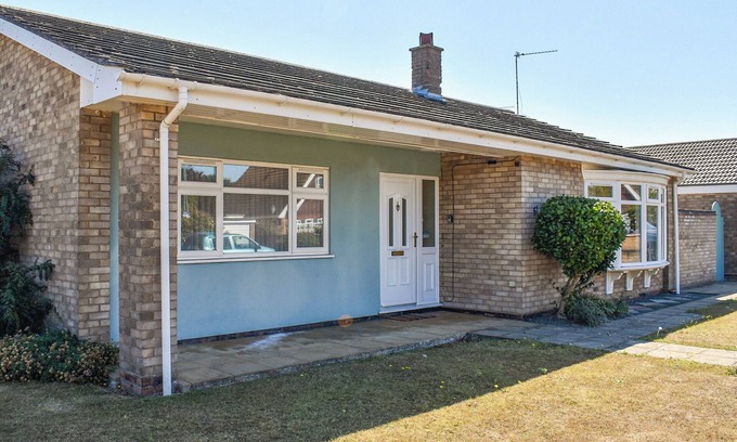 Lowestoft Cottage | 2 bedroom accommodation in Gunton St. Peter, near Lowestoft