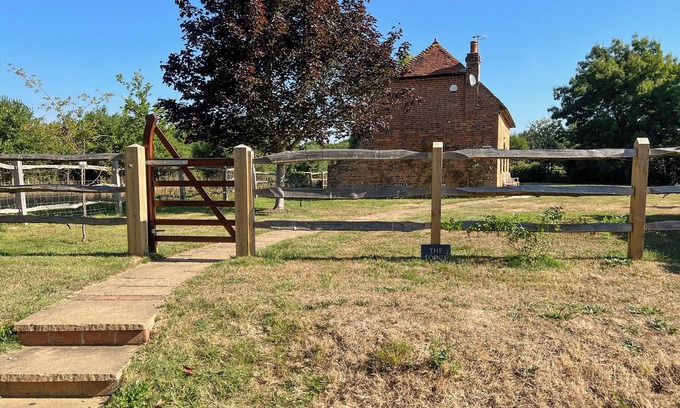 Thakeham Cottage | 2 bedroom accommodation in Goose Green, Pulborough