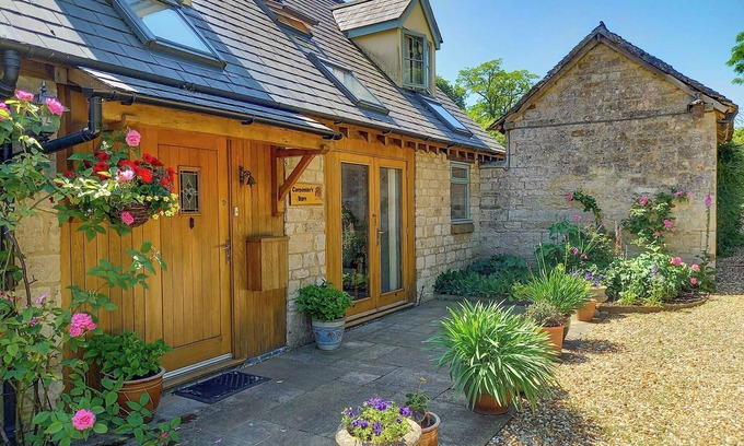 Quedgeley Cottage | 2 bedroom accommodation in Pillerton Hersey, near Shipston-on-Stour