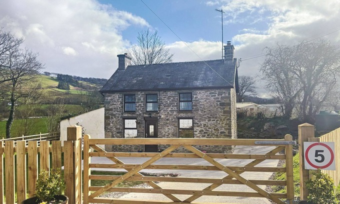 Bethania Cottage | 2 bedroom accommodation in Tregaron, near Lampeter