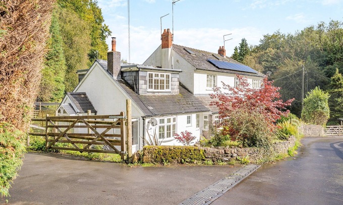 Draethen Cottage | 2 bedroom accommodation in Rudry, Near Cardiff