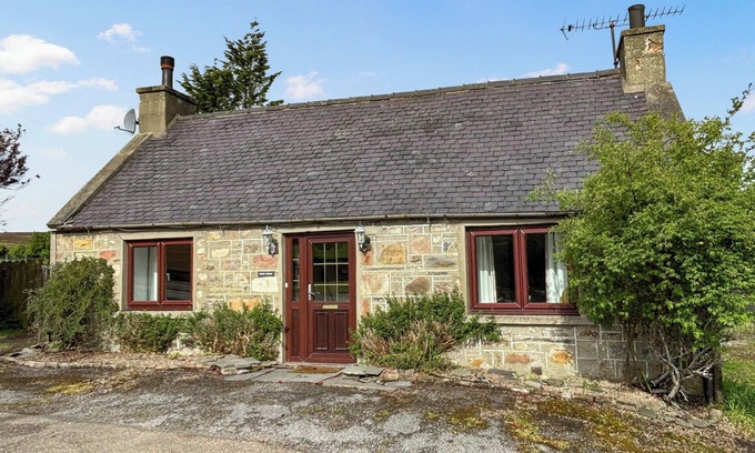 Glenlivet Cottage | 2 bedroom accommodation in Auchnarrow, near Tomintoul