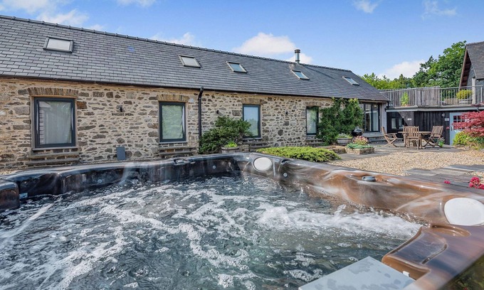 Llansadwrn Cottage | 2 bedroom accommodation in Taliaris, near Llandeilo