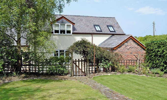 Padeswood Cottage | 2 bedroom accommodation in Dobshill, near Chester