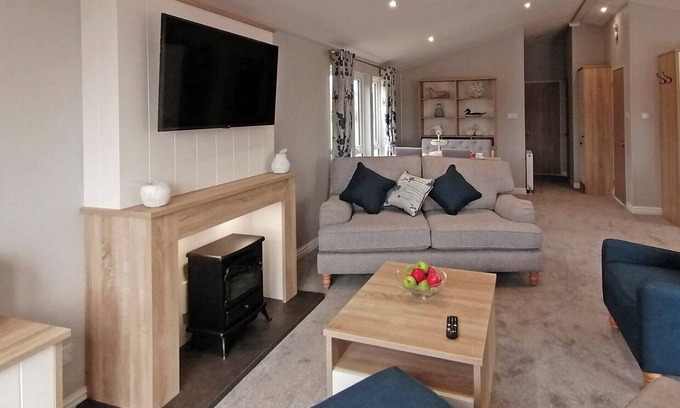 Pershore Cabin | 2 bedroom accommodation in Pershore, Nr Worcester