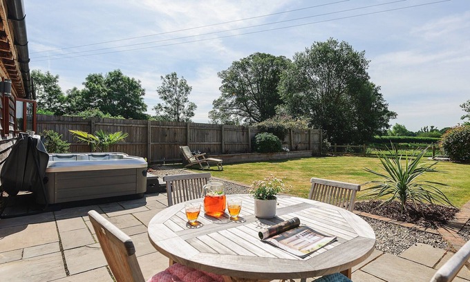 Shrawley Cottage | 2 bedroom accommodation in Lineholt, near Stourport-on-Severn