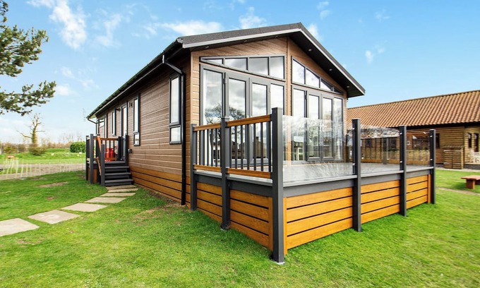 Aubourn Ski Chalet | 2 bedroom accommodation in Swinethorpe, Nr Lincoln