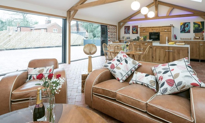 Geldeston Cottage | 2 bedroom accommodation in Geldeston, near Beccles