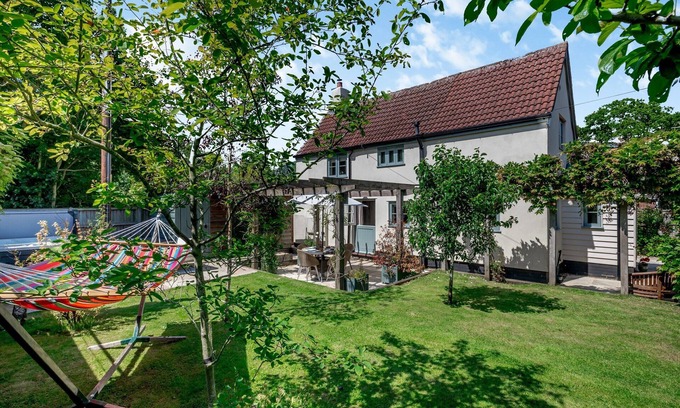 Beccles Cottage | 2 bedroom accommodation in Barsham, near Beccles