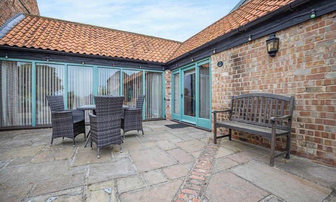 Grimsby Cottage | 2 bedroom accommodation in Holton-Le-Clay, near Cleethorpes