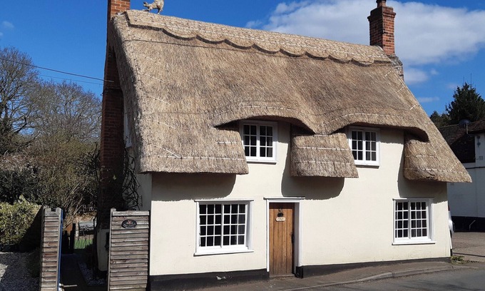 Halstead Cottage | 2 bedroom accommodation in Sible Hedingham, near Halstead