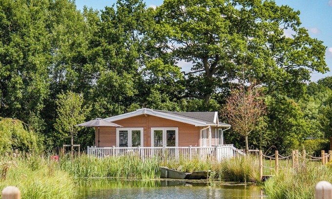 Hundall Cottage | 2 bedroom accommodation in Mercia Marina, Willington