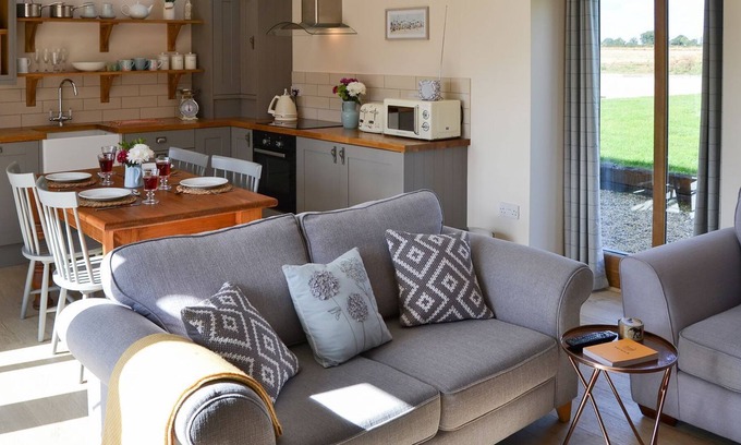 Irstead Cottage | 2 bedroom accommodation in Beighton, near Acle