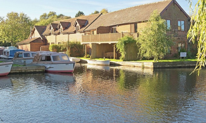 Smallburgh Cottage | 2 bedroom accommodation in Wayford Bridge, near Stalham
