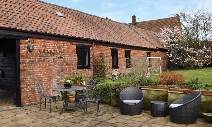 Moulton St Mary Cottage | 2 bedroom accommodation in Moulton St Mary, near Brundall