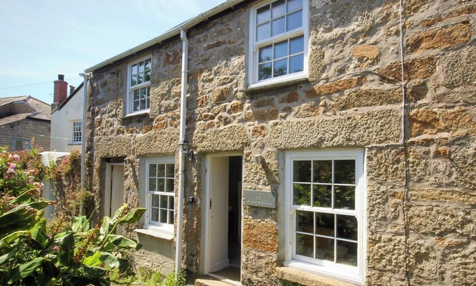 Newlyn Cottage | 2 bedroom accommodation in Newlyn, near Penzance